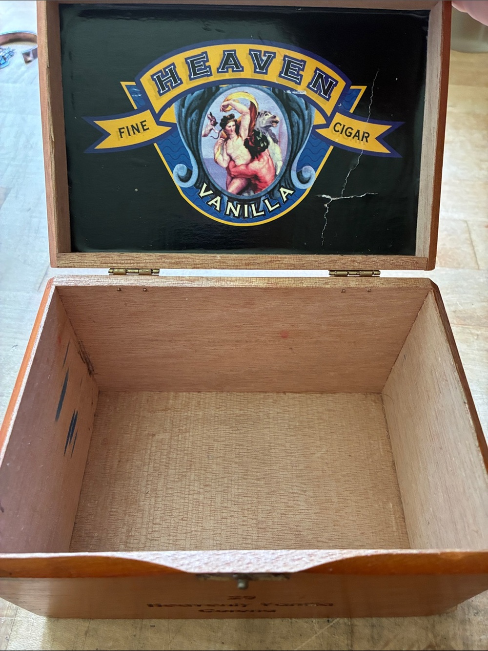 Vintage Wooden Cigar Box! - Picture 4 of 5